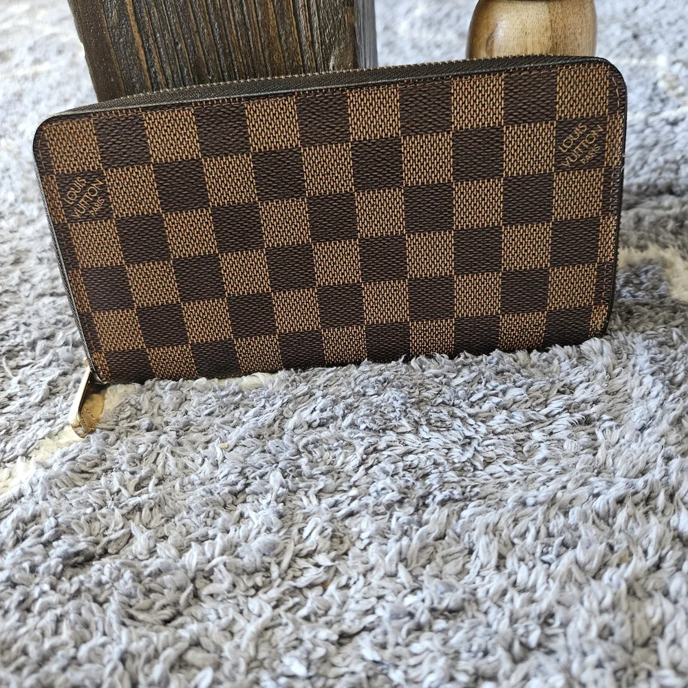 Louis Vuitton Damier Brown Zip-Around Wallet - Picture 3 of 10